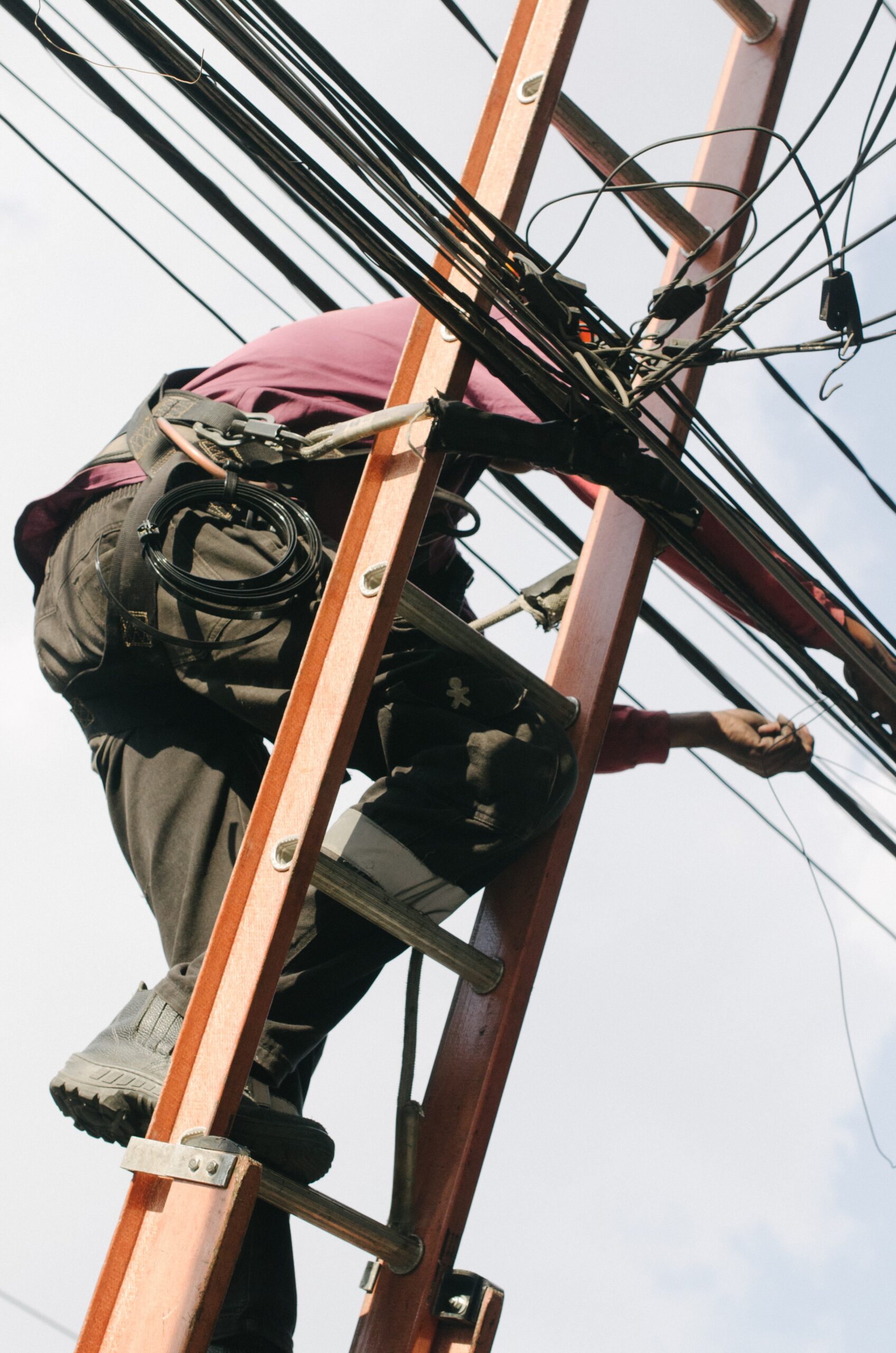 electrician ppc: electrician working