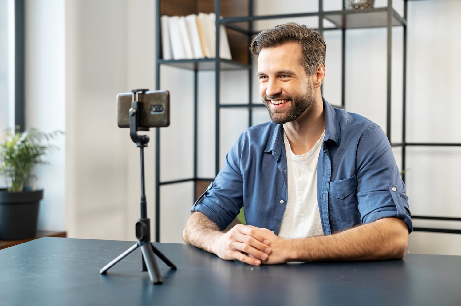man recording himself running through process to help the fact that seo is slow
